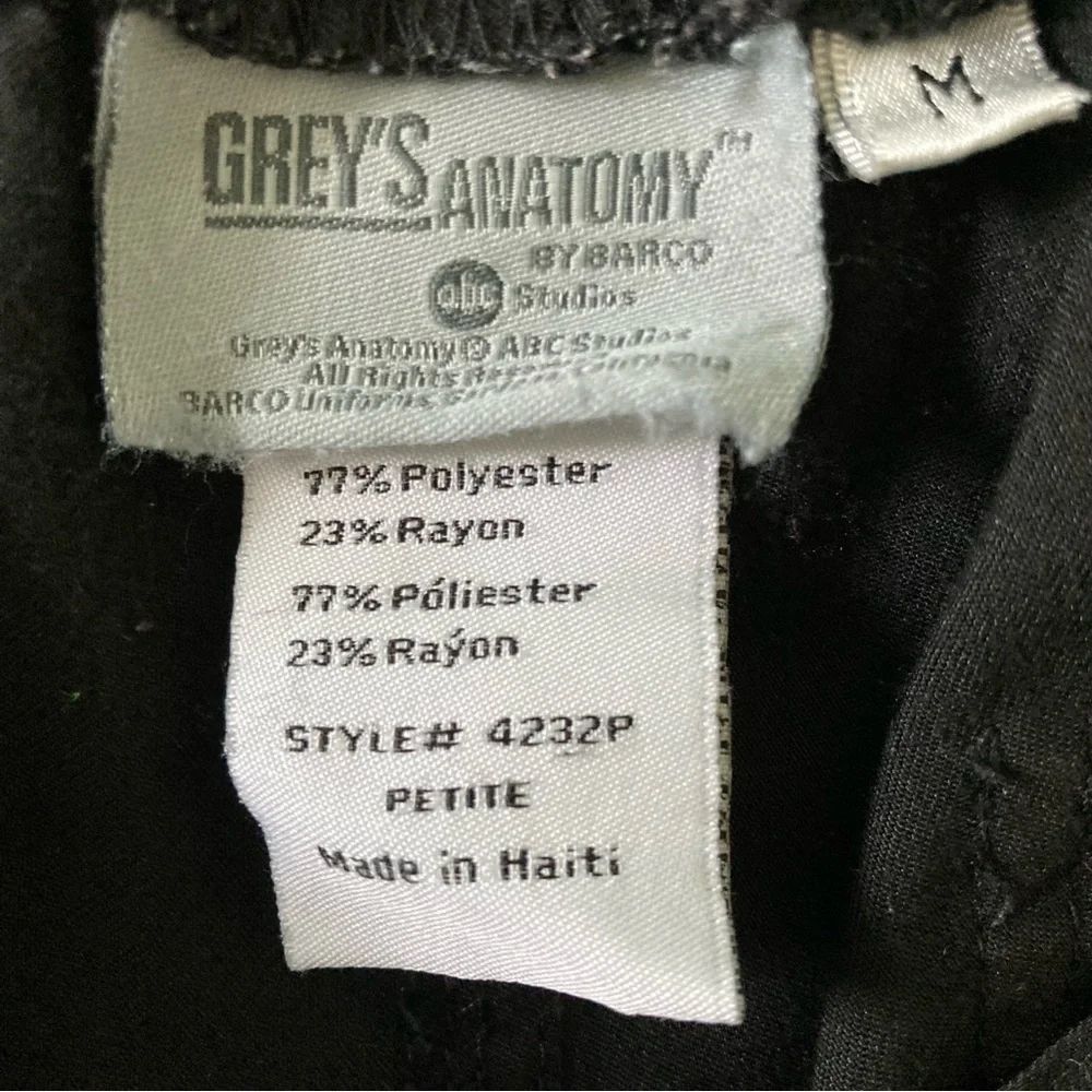 Grey’s Anatomy Women’s Black 4 Pocket Scrub Pant with Flared Leg - Picture 4 of 6